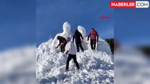Sarıkamış'ta Şehitlerin Anısına Kardan Heykeller Yapılıyor