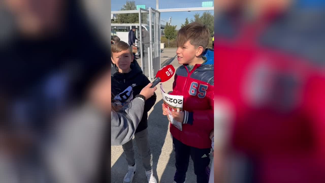 La emoción de los más peques con las firmas de los jugadores del Real Madrid