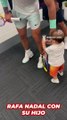 El hijo de Nadal ya va con una raqueta en la mano