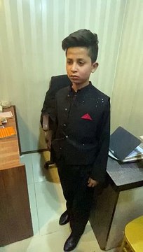 بلوچ کالونی کے شادی ہال میں تقریبا 8 موبائل چوری ہوئے جس میں سے ایک برآمد ہوا . کم عمر چور مہمانوں کے اسٹائل میں تقریبات میں شرکت کر کے چوری کی وارداتیں کرتے تھے.