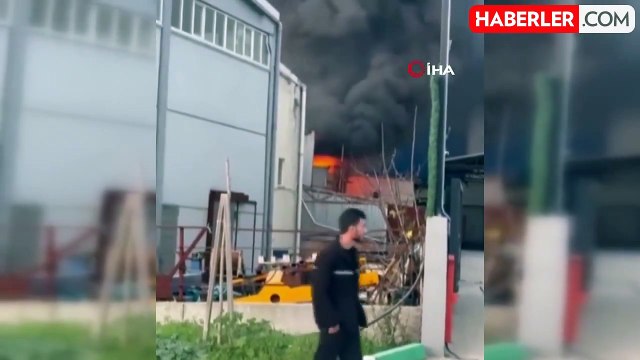 Bursa'da plastik toplama fabrikasında yangın: Siyah dumanlar gökyüzünü kapladı