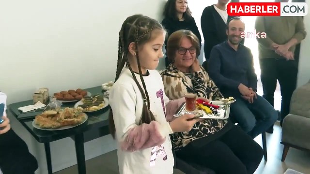 İzmir Büyükşehir Belediye Başkanı Tunç Soyer, Kentsel Dönüşüm Alanında Aileyle Buluştu