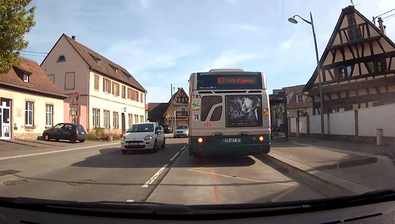 539AKT67 du n'importe quoi stationnement en plein virage mise en danger
