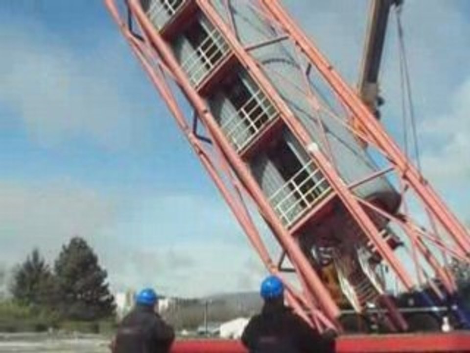 Centre de secours du Creusot : destruction de la tour d'entr