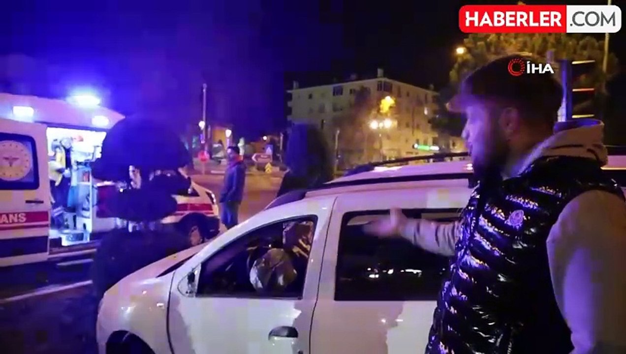 Kaza yapan alkollü sürücü, yardıma gelenlerden sigara istedi