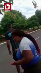 Viatura capota em perseguição a motociclista vestido de Papai Noel