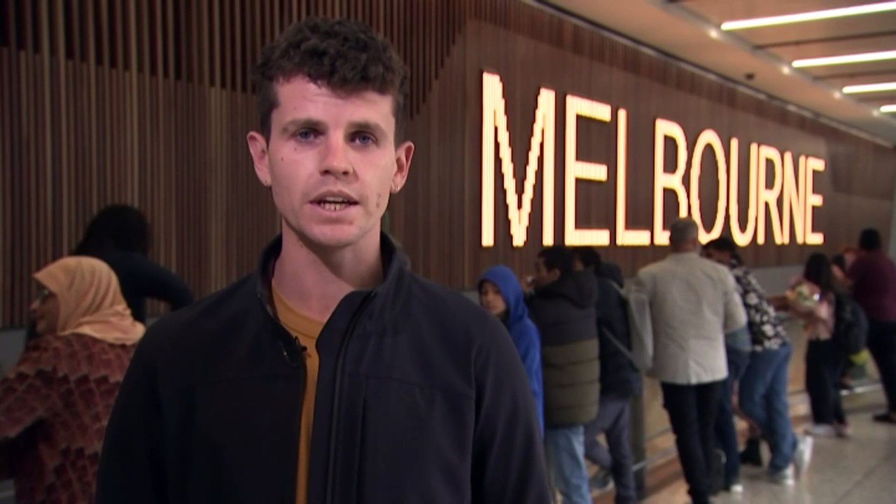 Passenger restrained over disturbance on Qantas flight video Dailymotion