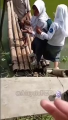 ENGGA JADI SEKOLAH DEH KAYANYA KALO KAYA GINI