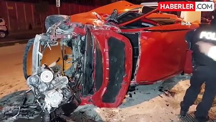 Samsun'da Otomobil Beton Direğe Çarptı: 2 Yaralı