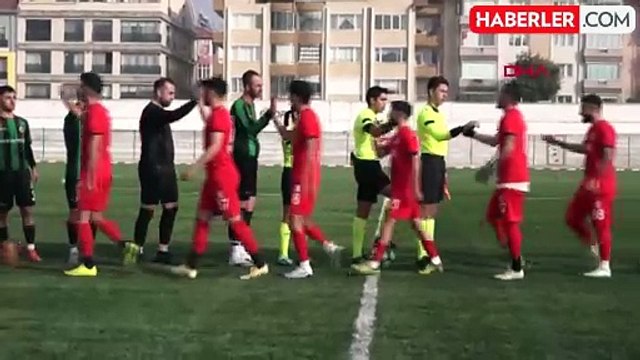 Maça Türk bayrağı ve Atatürk posteri ile çıktılar