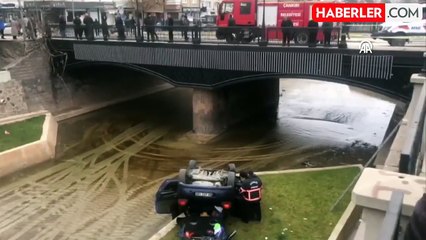Çankırı'da Otomobil Çaya Devrildi: 7 Kişi Yaralandı