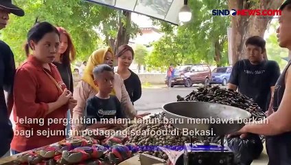 Jelang Tahun Baru, Warga Bekasi Buru Aneka Makanan Laut