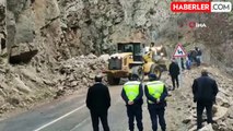 Artvin-Ardahan kara yolunda heyelan: Yol çift taraflı ulaşıma kapandı