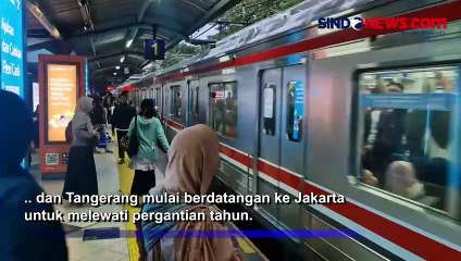 Warga Daerah Penyangga Mulai Berdatangan ke Lokasi Car Free Night Gunakan KRL Commuter Line