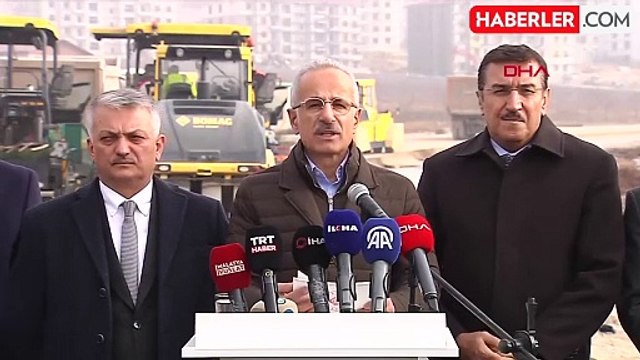 Bakan Uraloğlu, Malatya İkizce TOKİ yolları yapım işi şantiyesinde incelemelerde bulundu