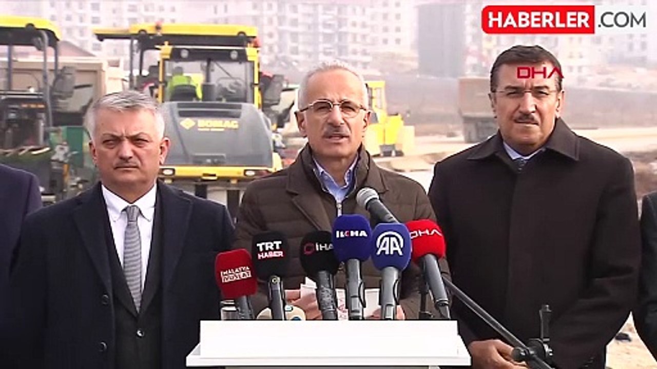 Bakan Uraloğlu, Malatya İkizce TOKİ yolları yapım işi şantiyesinde incelemelerde bulundu