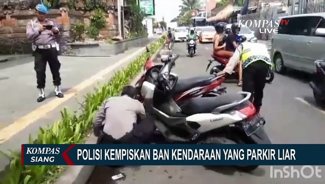 Jelang Tahun Baru, Polres Gianyar Kempiskan Ban Kendaraan yang Parkir Liar di Kawasan Wisata Ubud!