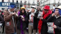 Madrileños y turistas abarrotan la Puerta del Sol para tomar las 'preuvas'