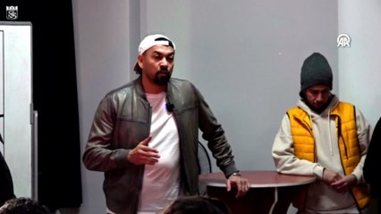 Sivasspor'la yollarını ayıran teknik direktör Servet Çetin futbolcularla vedalaştı