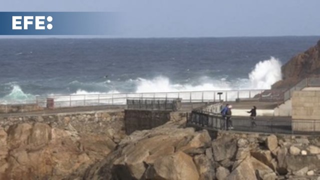 Un fuerte temporal activa el aviso en el litoral cantábrico y gallego por olas de 7 metros