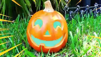 Vlad and Nikita plays Halloween Trick or Treat