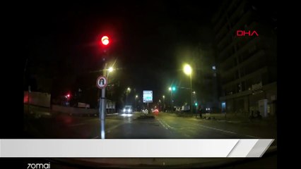 Kadıköy'de 'hatalı dönüş' kazası kamerada