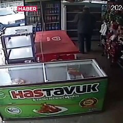 Acemi sürücü bakkala daldı! Az daha can alıyordu