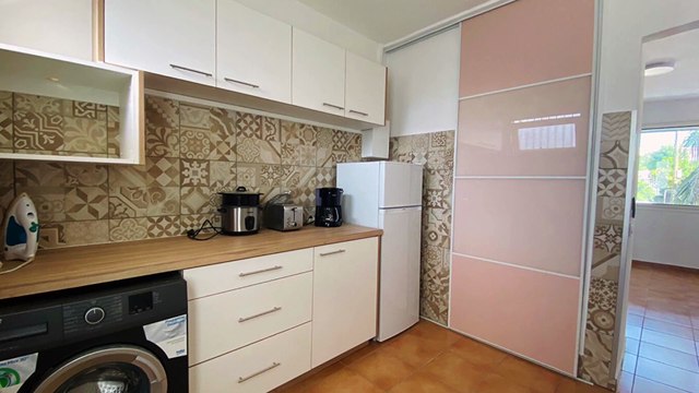 Location F1 Meublé à Magenta Plage, Nouméa – Confort Moderne à Proximité de la Plage!