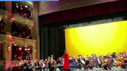Non vogliamo fascisti all?opera": la direttrice d?orchestra Beatrice Venezi contestata a Nizza al concerto di Capodanno