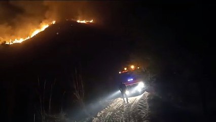 पहाड़ियों पर आग लगने के 10 घंटे बाद पाया आग पर काबू