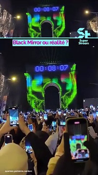 Fêter la nouvelle année 2024 à travers son téléphone aux Champs-Élysées : Black Mirror ou réalité ?