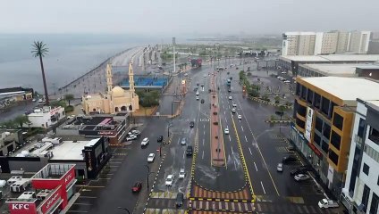 أمطار الفجر بجازان.. "الأمانة" تكثّف جهودها وفرقها الميدانية تباشر و"المدني" يحذّر