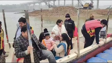 युवक की मौत से गुस्साई भीड़ का थाने पर पथराव, पुलिस  ने दागे आंसू गैस के गोले