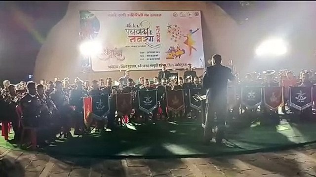 पर्यटकों के बीच आर्मी बैंड ने देशभक्ति गीतों की धुन से सबका मन मोहा
