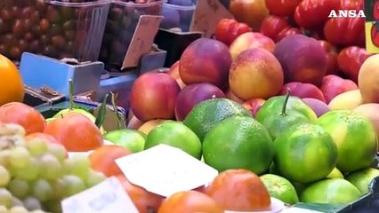 Sale la spesa per il cenone, pesa anche il caro-vongole