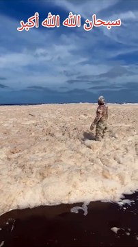 ‏لا إله إلّا الله☝️ وحده لا شريك له☝️ له المُلك وله الحمد،☝️ وهو على كل شيء قدير☝️ الزموا هذه الكلمة حتى تغرب شمس هذا اليوم ‎#يوم_عرفة ، قولوها قياماً، وقعوداً، وعلى جنوبكم، أكثروا منها فإنّها المُنجية، والكافية، والشافية، وهي خير ما قال رسول الله ﷺ، وجمي