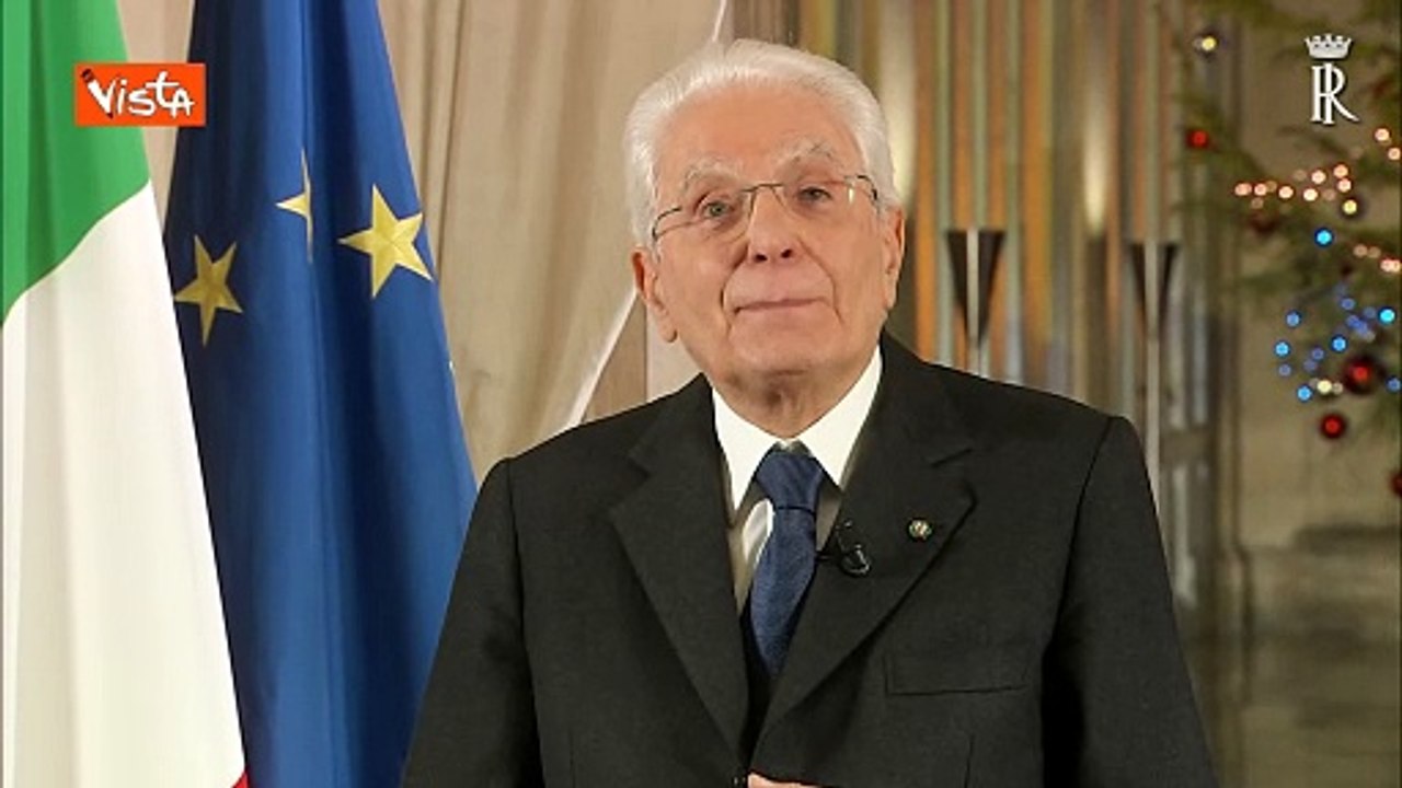 Mattarella: La democrazia si esercita con il voto non stando sui social