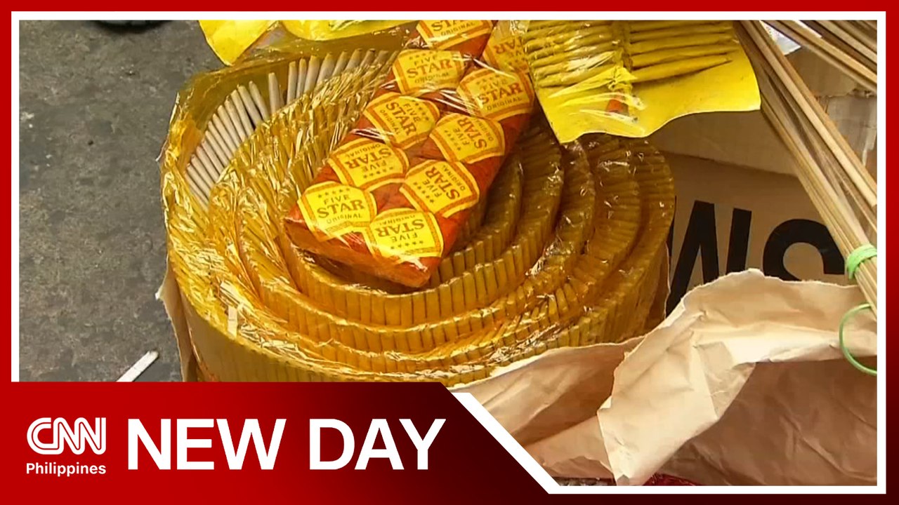 Tondo residents welcome New Year with firecrackers despite ban