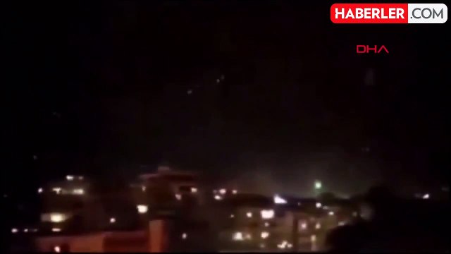 Suriye'nin Kamışlı kentinde yeni yıl kutlamalarında silah ve fişek gösterisi