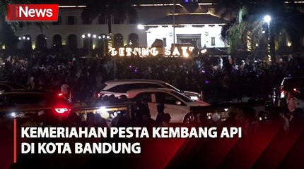 Intip Kemeriahan Pesta Kembang Api Hiasi Malam Tahun Baru di Kota Bandung