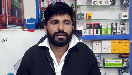 चोरों ने मोबाइल की दुकान पर किया हाथ साफ