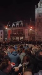 Ambiance sur la Grand-Place de Binche lors du Réveillon 2023-2024