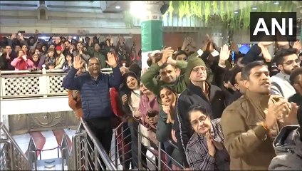 झंडेवालान देवी मंदिर में नए साल की आरती में शामिल होकर सैकड़ों भक्तों ने नए साल का स्वागत किया