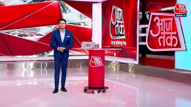 Bihar Police inspector lathi charge woman, video viral