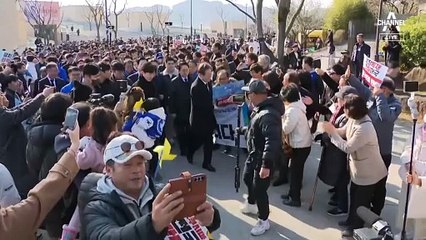 이재명, 봉하 찾아 ‘단합’ 행보