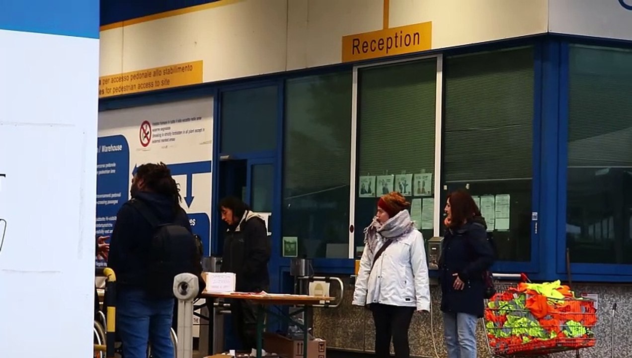 Firenze, il Capodanno in fabbrica con gli operai della ex-Gkn: "La nostra lotta contagerà il Paese"