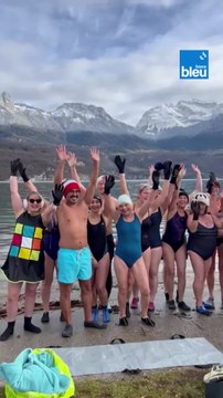 Saint-Jorioz : pour débuter 2024, ils piquent une tête dans le lac d’Annecy