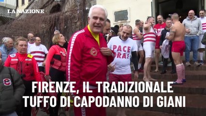 Firenze, il tradizionale tuffo di capodanno di Giani