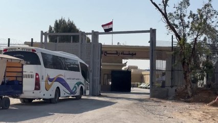 صور حصرية لـ #العربية لوصول مساعدات إنسانية عبر #معبر_رفح إلى #غزة