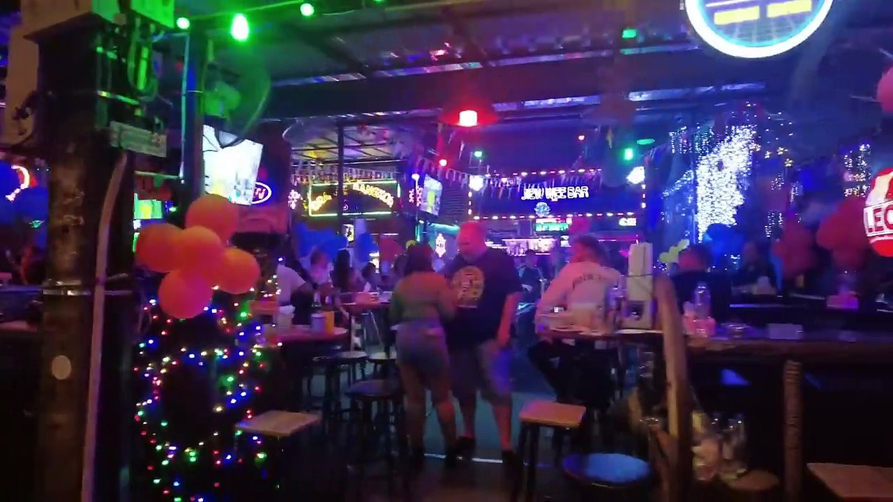 CRAZY NIGHTLIFE IN BANGKOK, THAILAND  (Nana Plaza, Khao San Road)